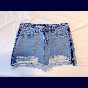 Forever 21 Large Jean Skirt with zíper in both sides